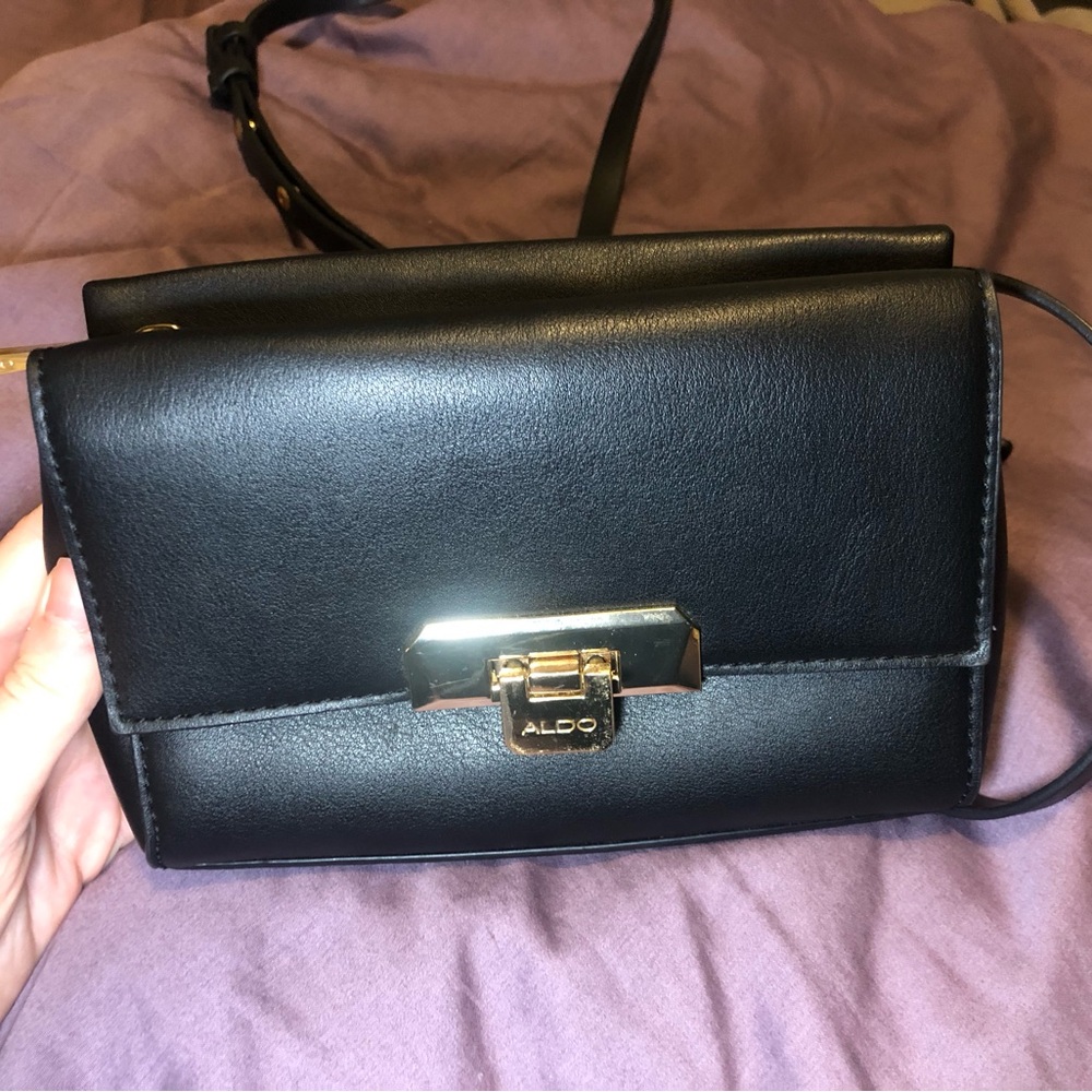 BNWOT Aldo Elegant Black Crossbody With Gold Accent Hardware - Picture 15 of 16